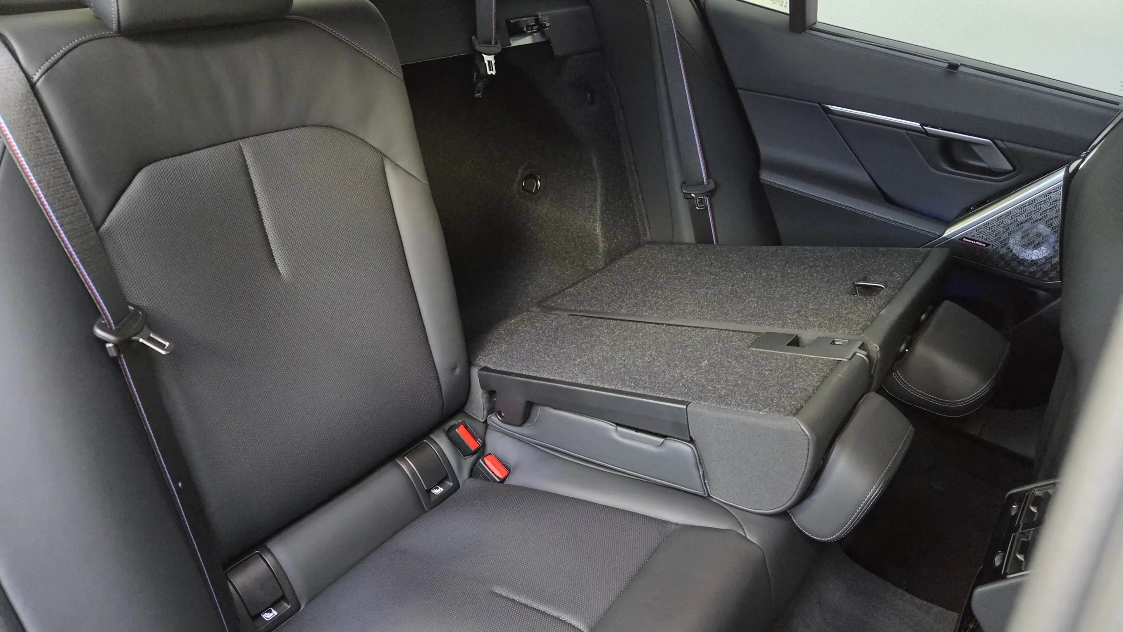 BMW M5 0,5% AHK Sitzlüft.B&W MultiSeats CarbonExt. — photo 27