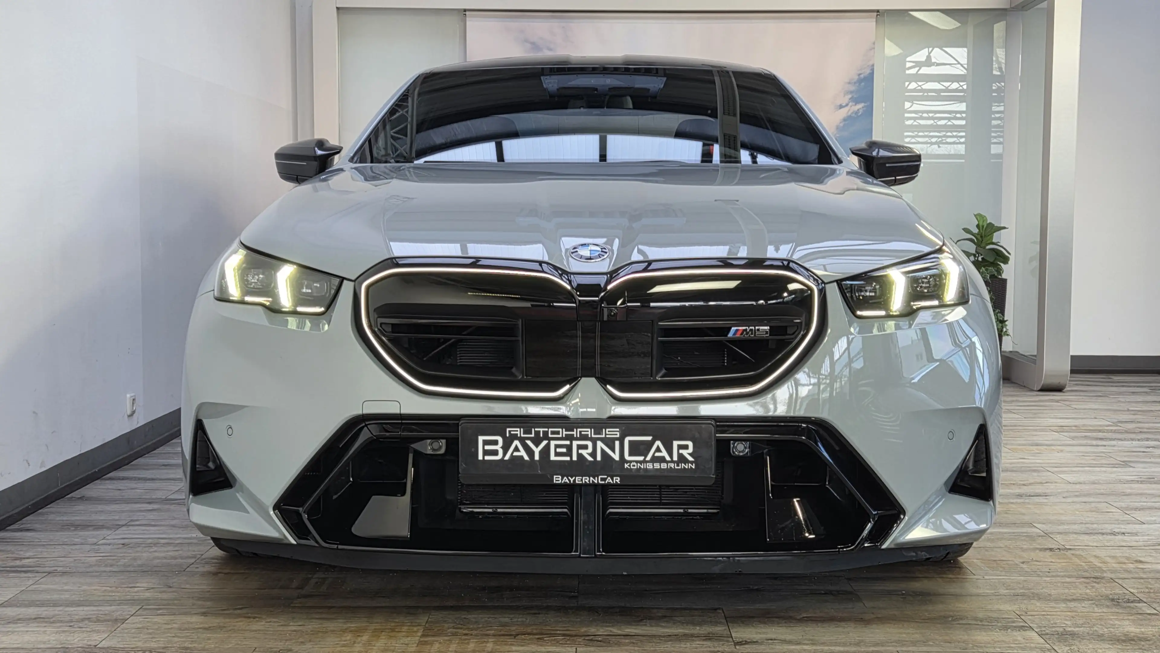 BMW M5 0,5% AHK Sitzlüft.B&W MultiSeats CarbonExt. — photo 2