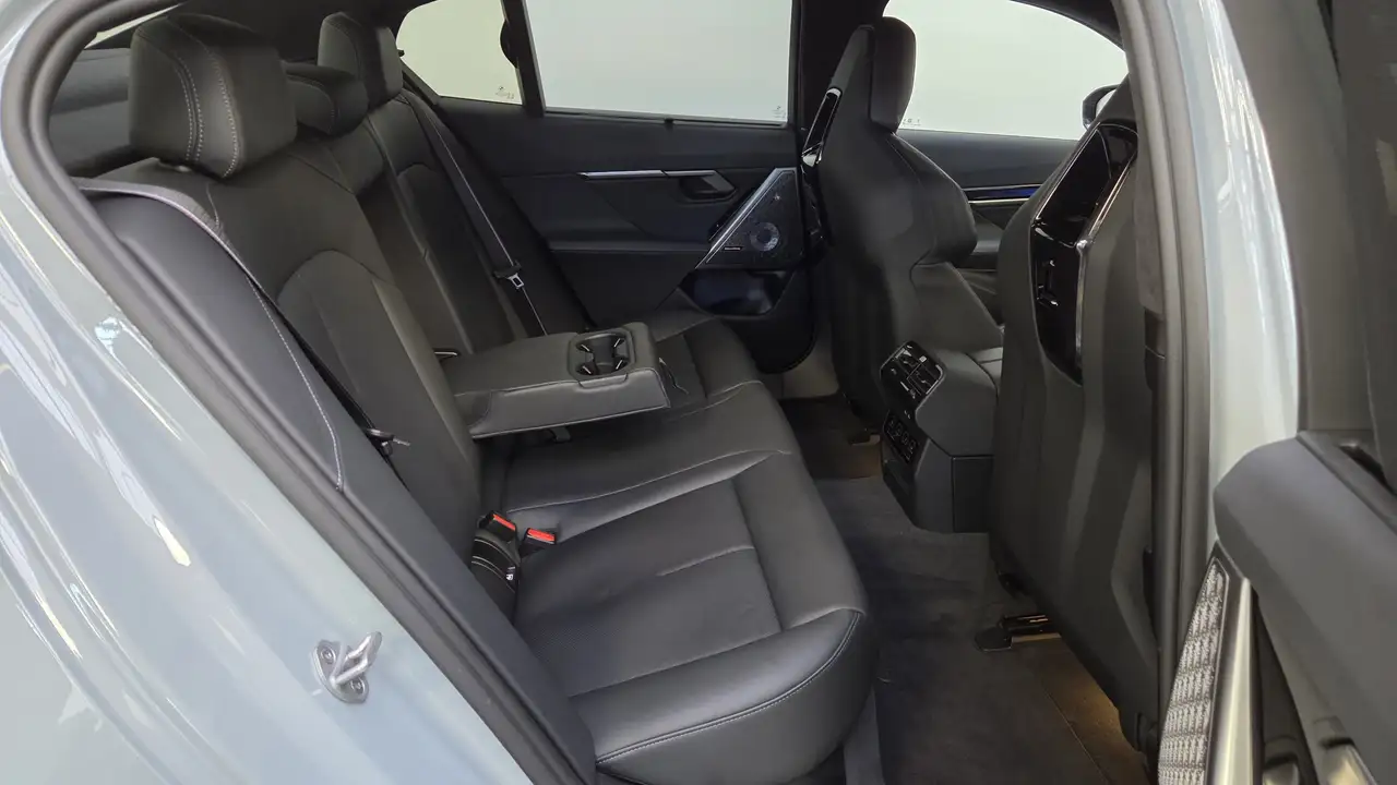 BMW M5 0,5% AHK Sitzlüft.B&W MultiSeats CarbonExt., миниатюра 25