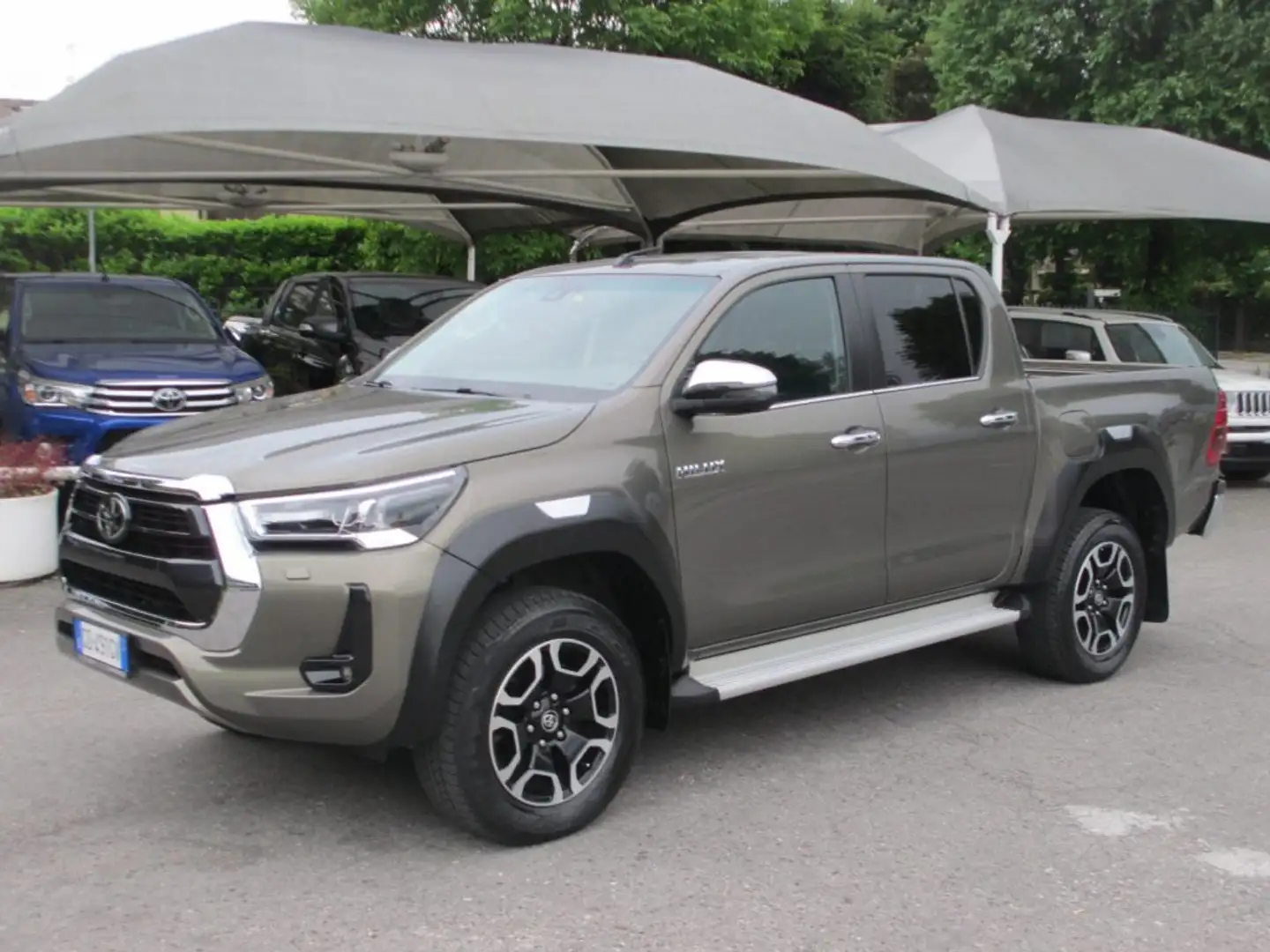 Toyota Hilux + IVA !!! OK NEOPATENTATI 2.8 D A/T 4WD EXECUTIVE Gris - 1