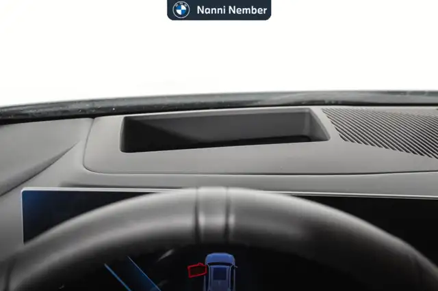 BMW 5 Series view 10