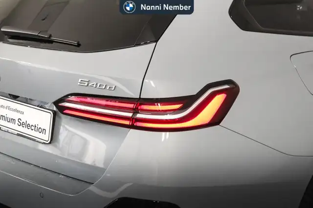BMW 5 Series view 6