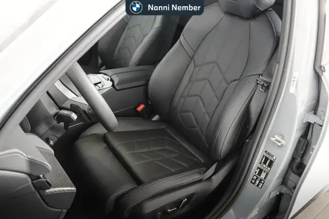 BMW 5 Series view 14