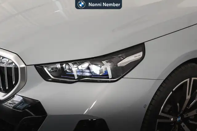 BMW 5 Series view 5