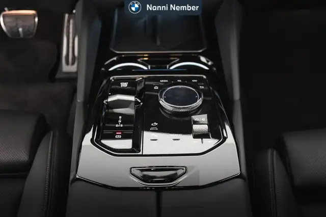 BMW 5 Series view 13