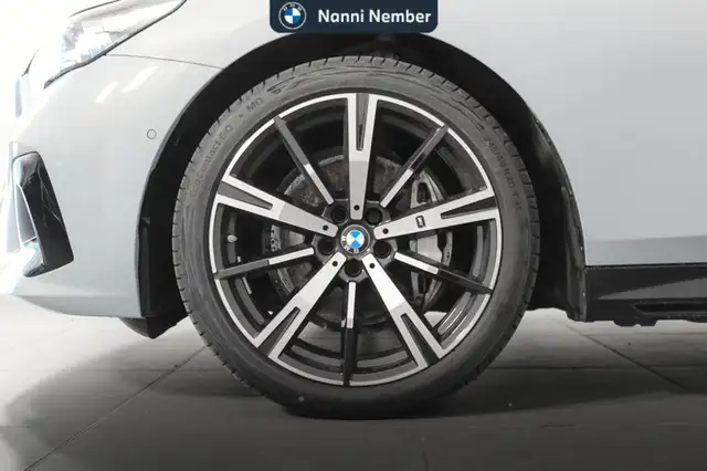 BMW 5 Series view 7