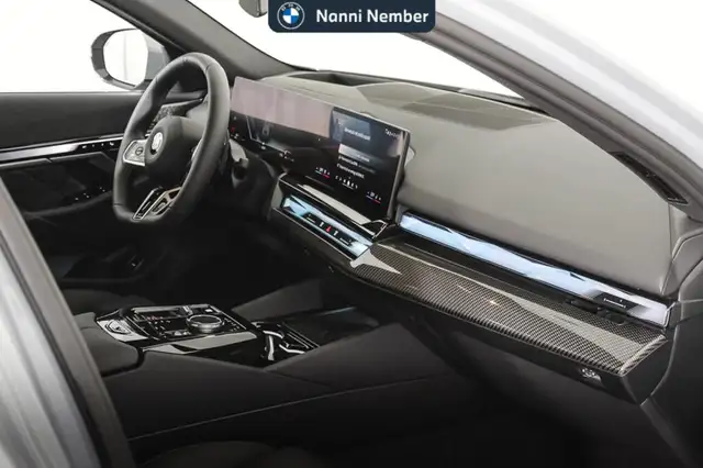 BMW 5 Series view 8