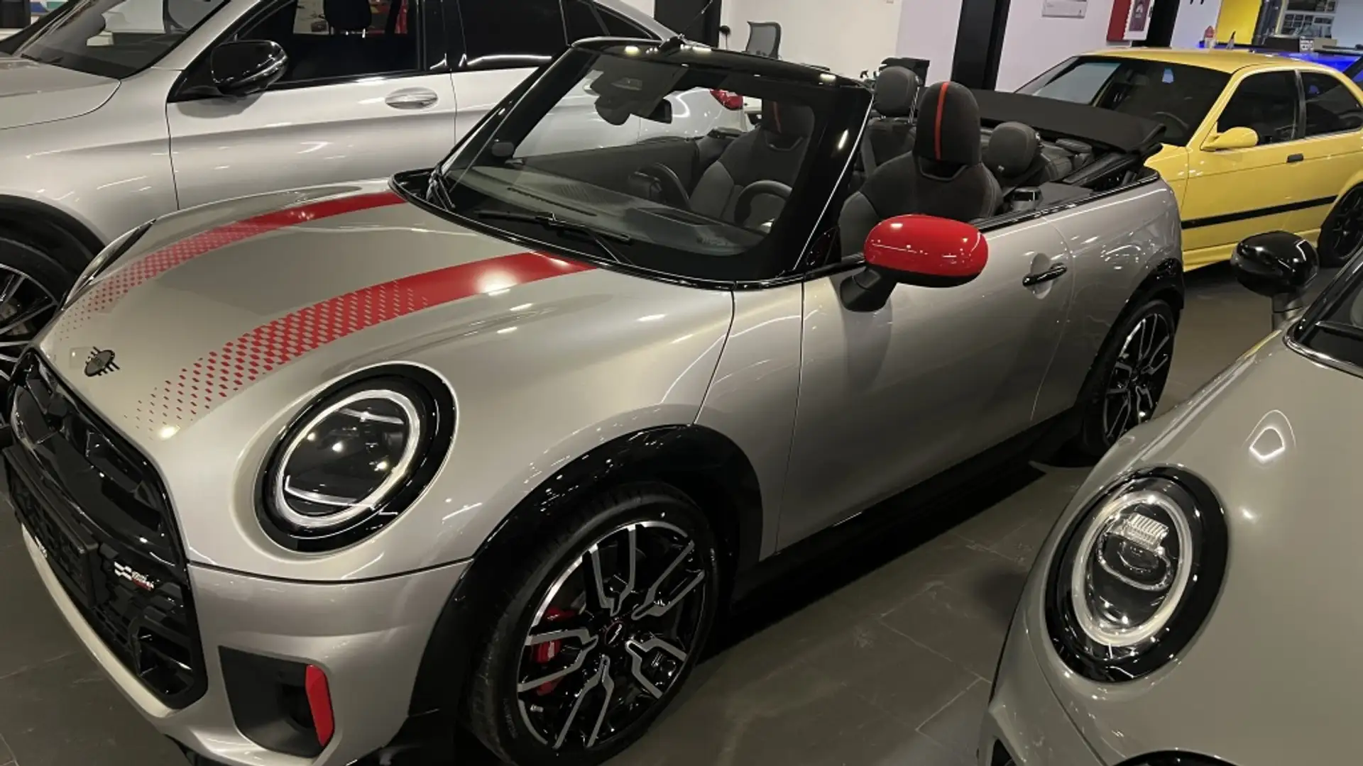 MINI Cooper Cabrio JCW  Aut. Silber - 1