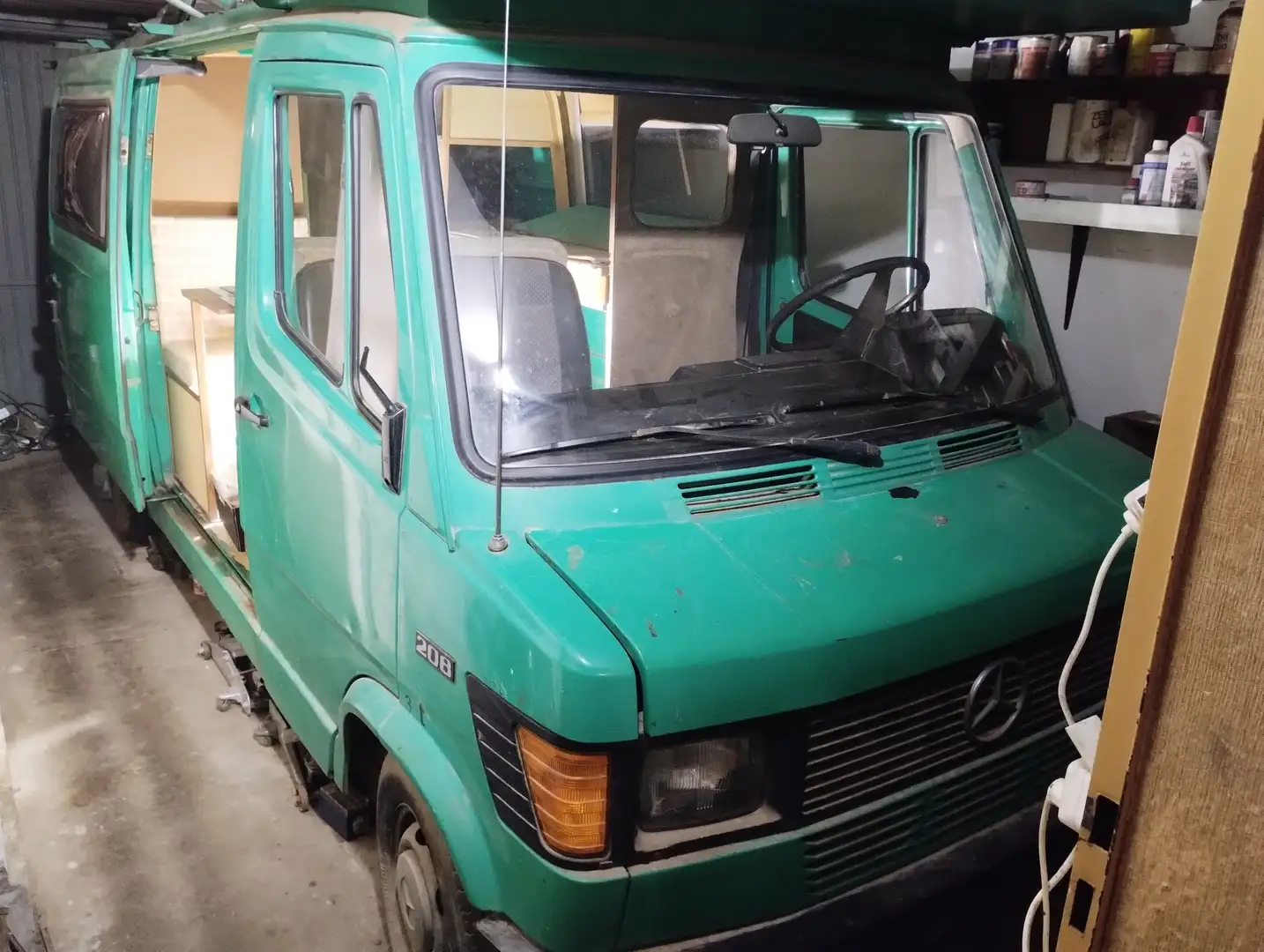 Mercedes-Benz 208 Wohnmobil Grün - 1