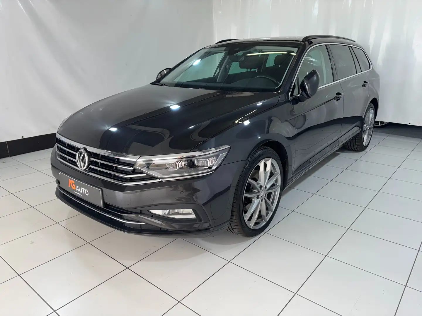 Volkswagen Passat Variant 1.6 TDi * Matrix * Digital cockpit * Caméra Grijs - 2