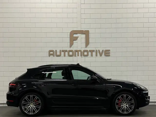 Porsche Macan view 9