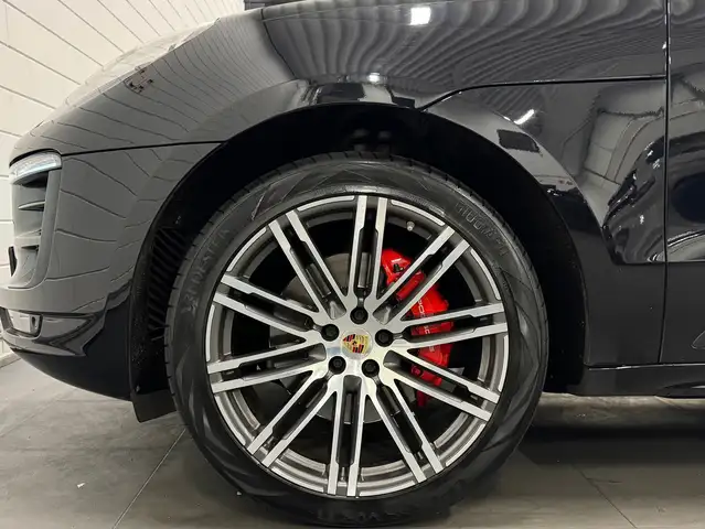 Porsche Macan view 12