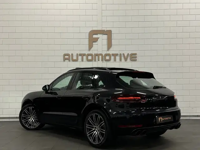 Porsche Macan view 6
