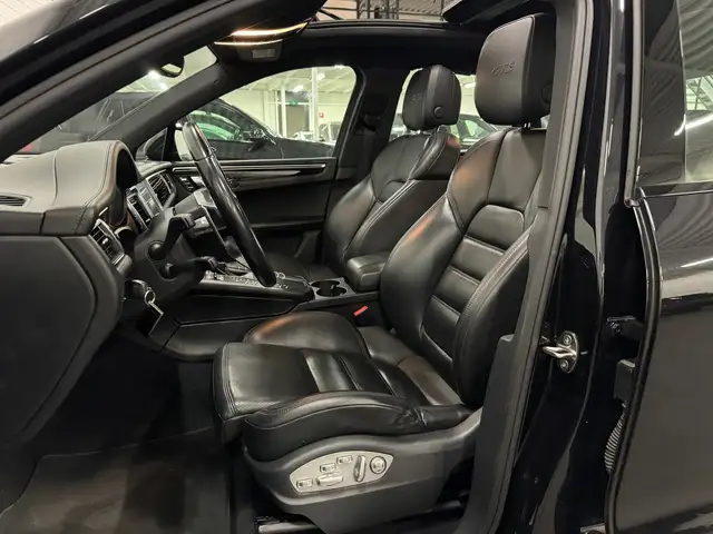 Porsche Macan view 14