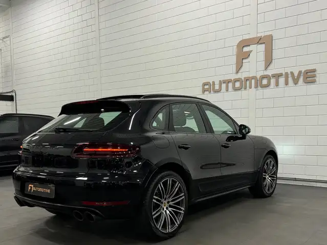 Porsche Macan view 3