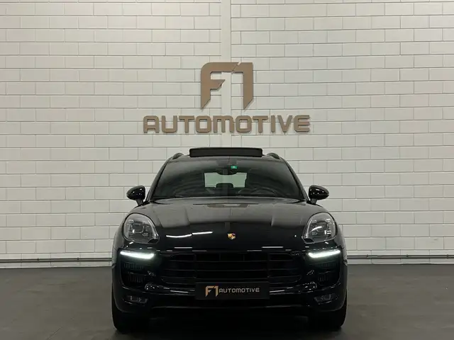 Porsche Macan view 4