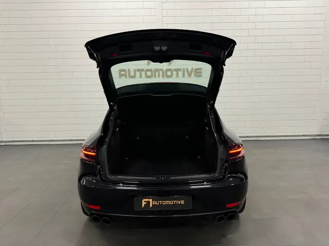 Porsche Macan view 11