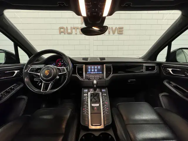 Porsche Macan view 13