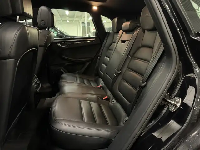 Porsche Macan view 15