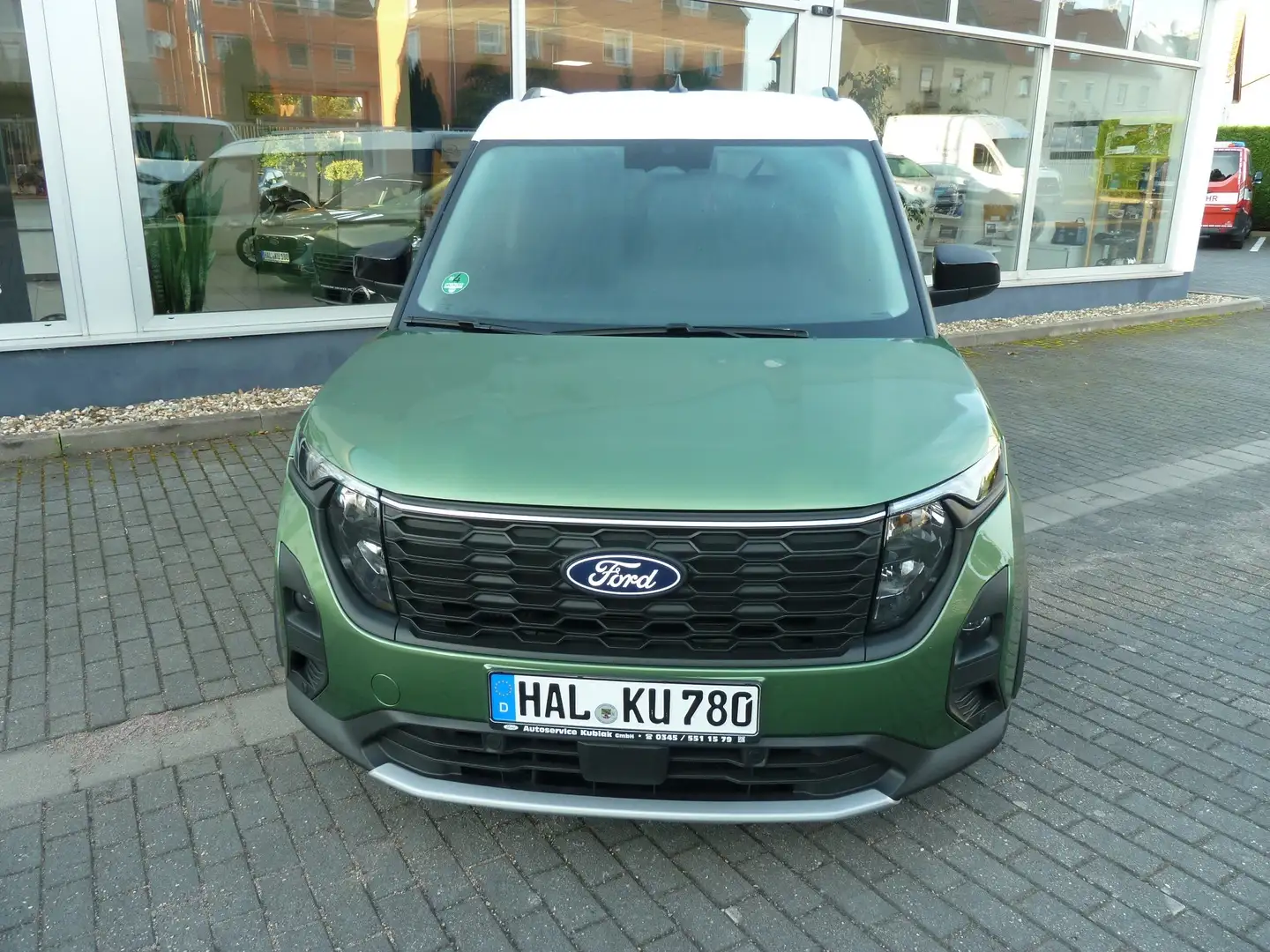 Ford Tourneo Courier Active Grün - 2