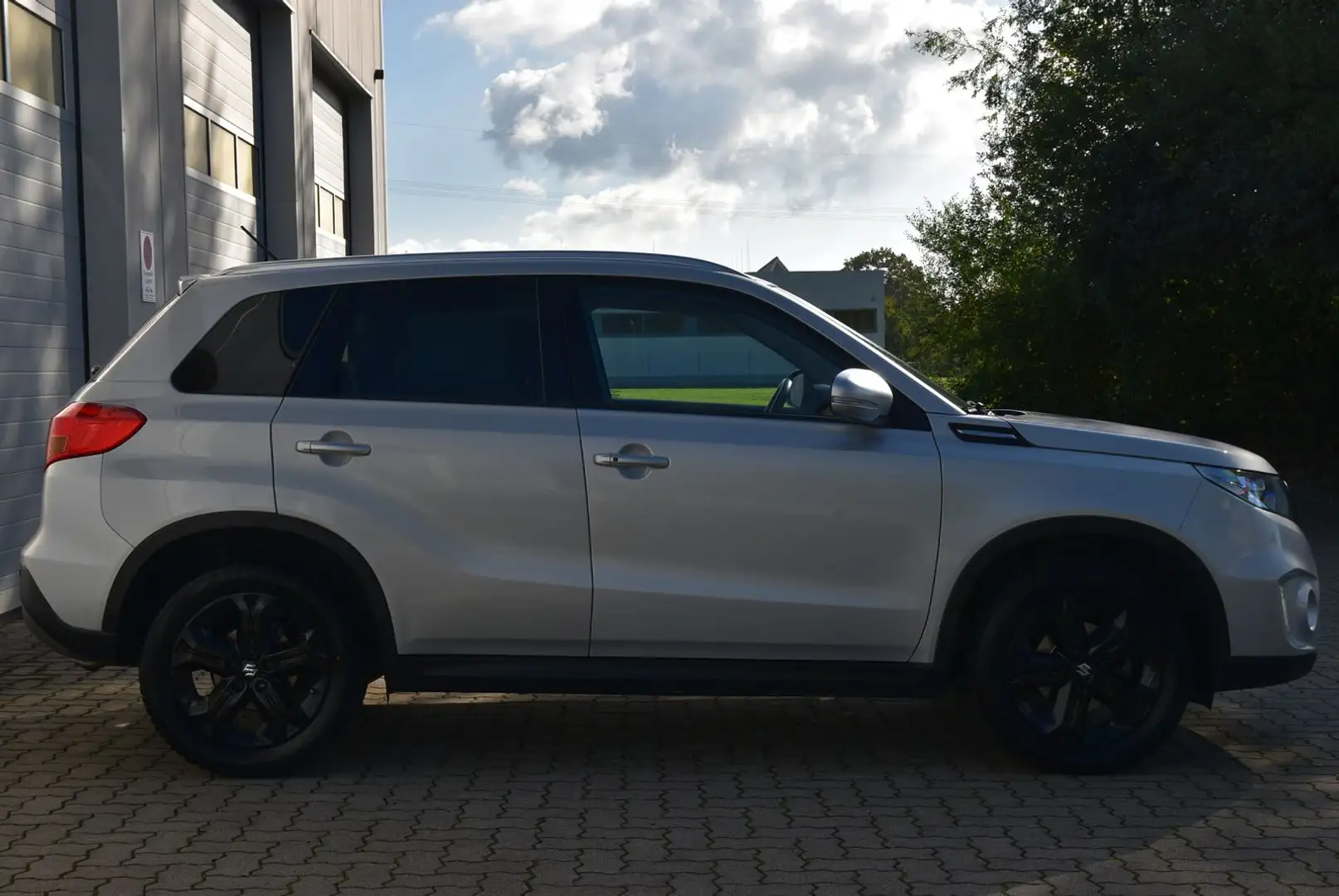 Suzuki Vitara 1.4 S 4x2 LED/Klima/Kamera/Keyless/SHZ Silber - 2