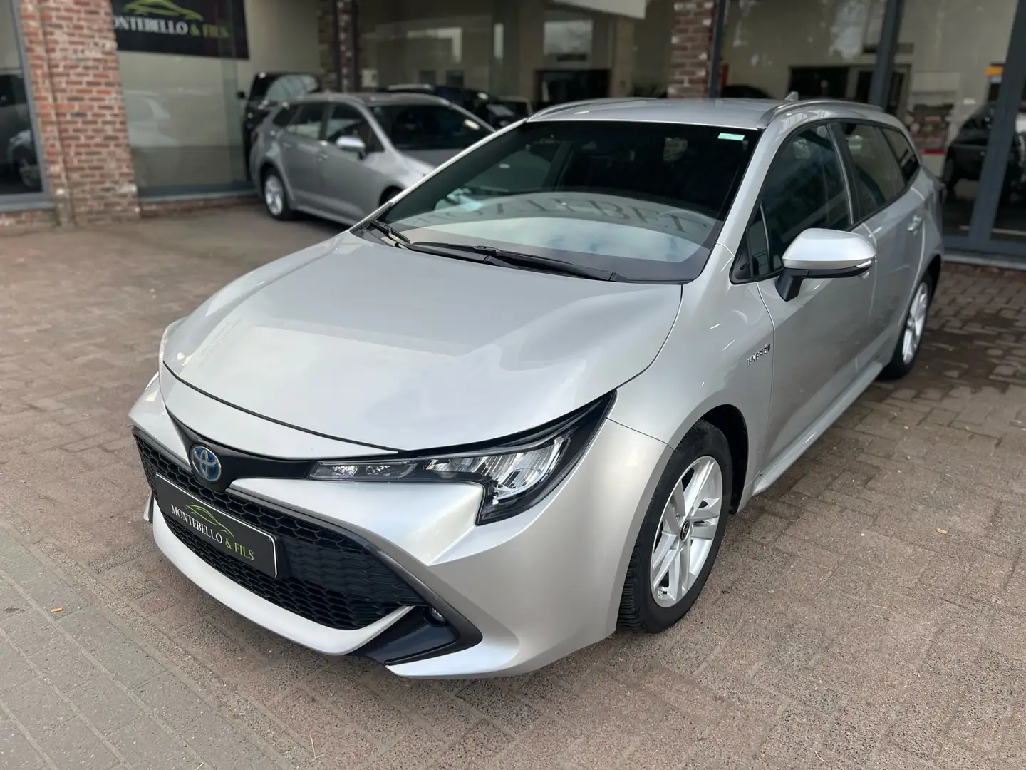 Toyota Corolla SW 1.8 Hybrid Dynamic GPF e-CVT*6 ans de garantie* Ezüst - 2
