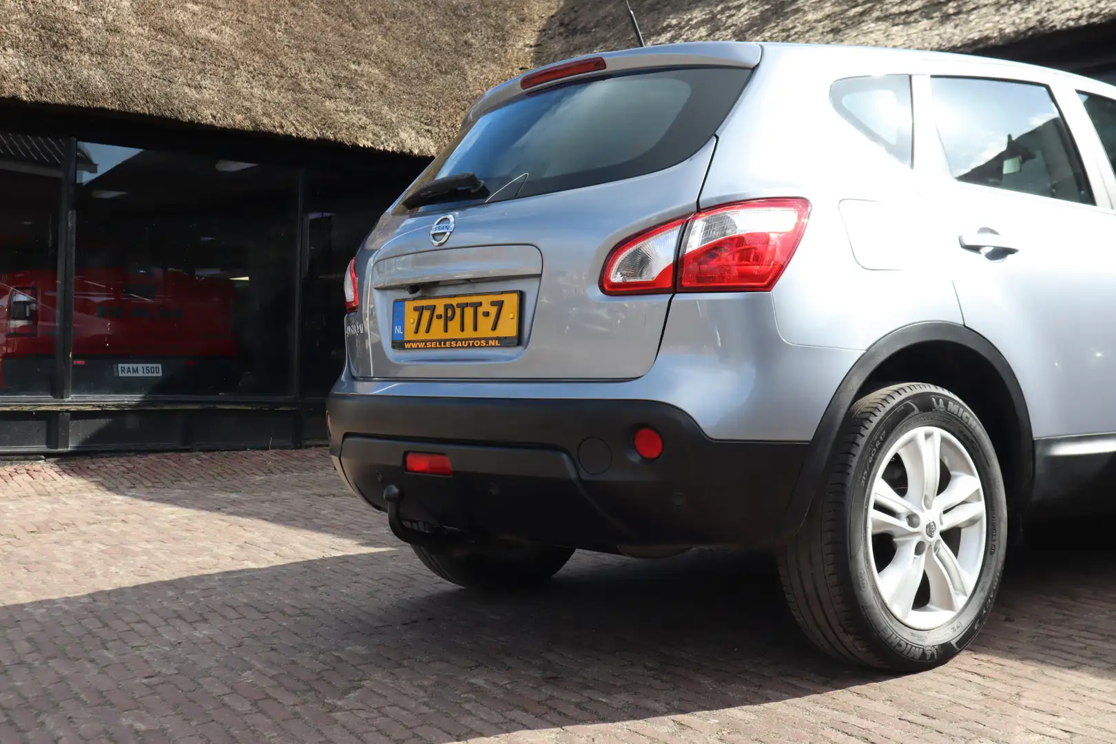 Nissan Qashqai 1.6 Acenta | Trekhaak | Navigatie | Reservewiel Grey - 2