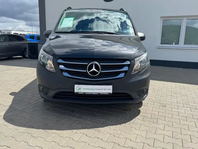 Mercedes-Benz Vito view 4