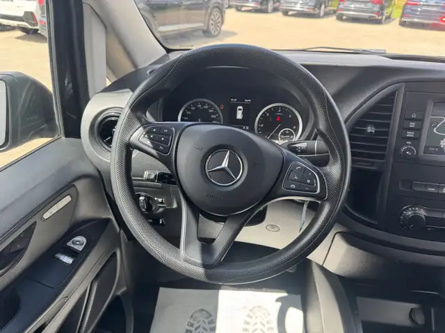 Mercedes-Benz Vito view 12