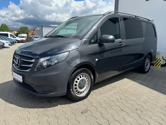 Mercedes-Benz Vito view 3