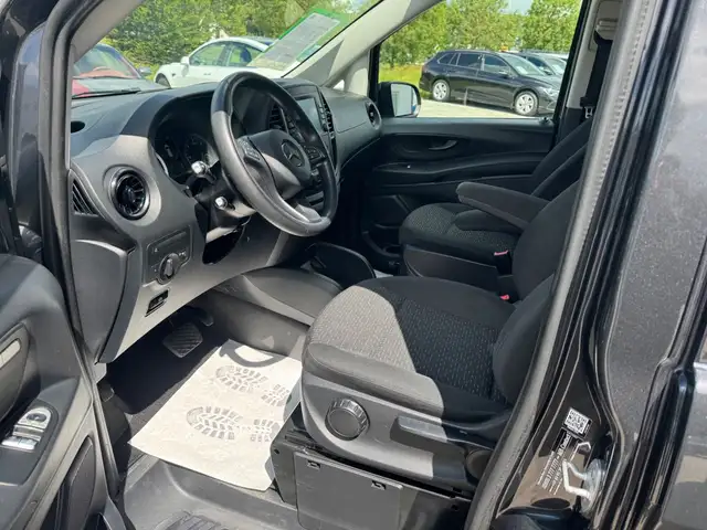Mercedes-Benz Vito view 9