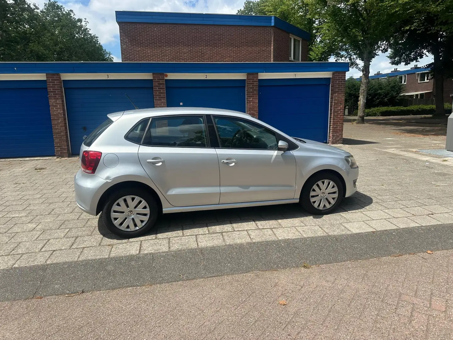 Volkswagen Polo 1.2 Easyline NAP 5drs 1-eigenaar Grijs - 2