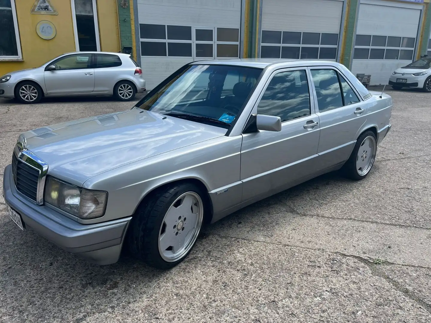 Mercedes-Benz 190 E 1.8 Plateado - 1