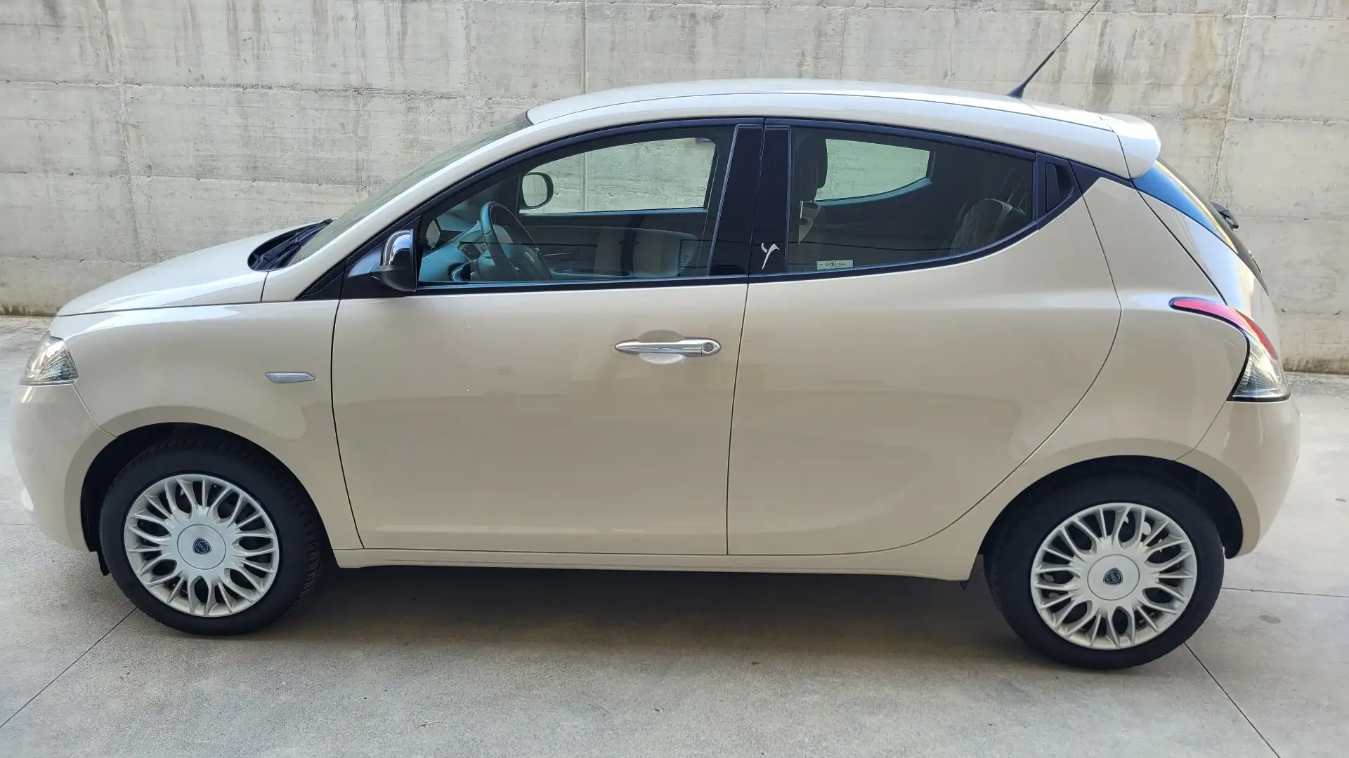 Lancia Ypsilon Ypsilon 1.2 Silver 69cv Beige - 1