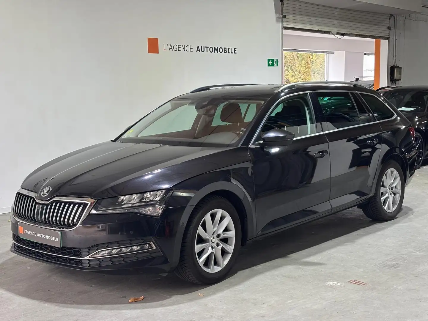 Skoda Superb TVA DEDUCTIBLE - Garantie 12 mois Zwart - 2