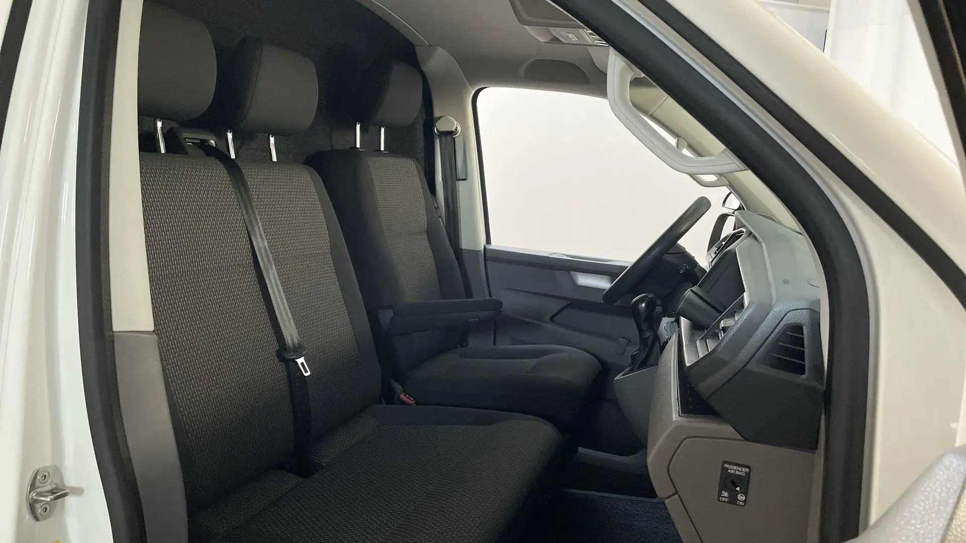 Volkswagen Transporter 2.0 TDI 150pk DSG L1H1 3-zits Camera Navigatie DAB Wit - 2