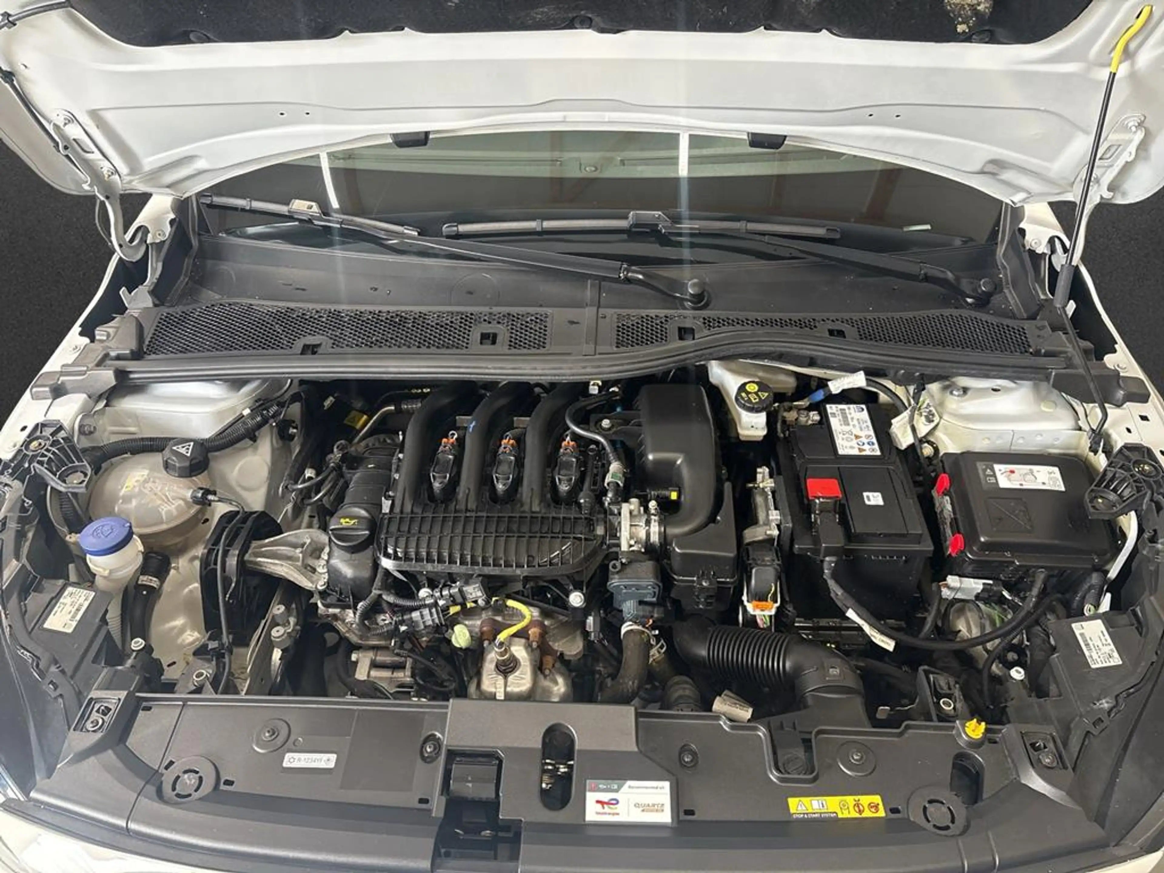 Peugeot 208 1.2 PureTech 75 Active — photo 5