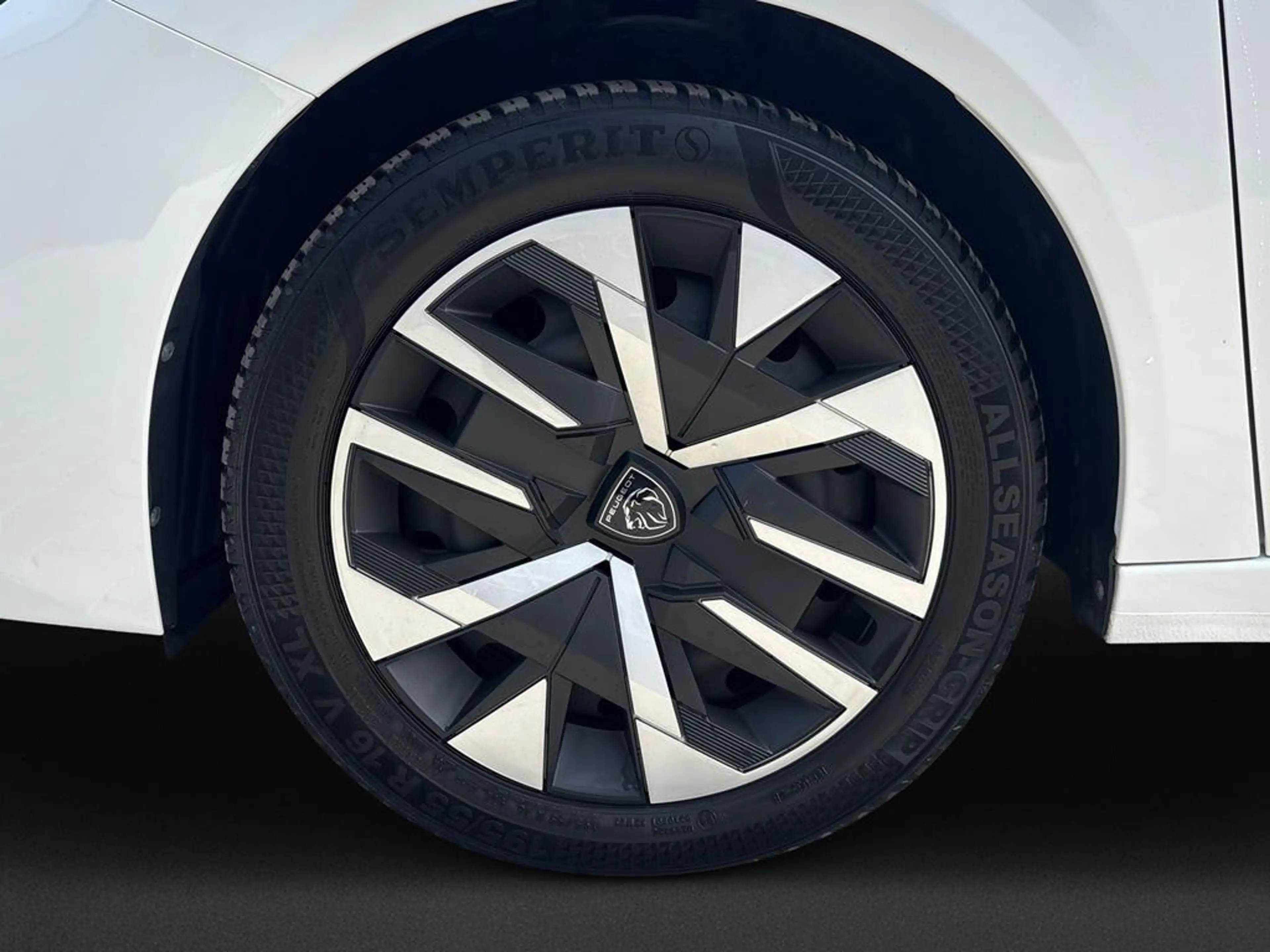 Peugeot 208 1.2 PureTech 75 Active — photo 8