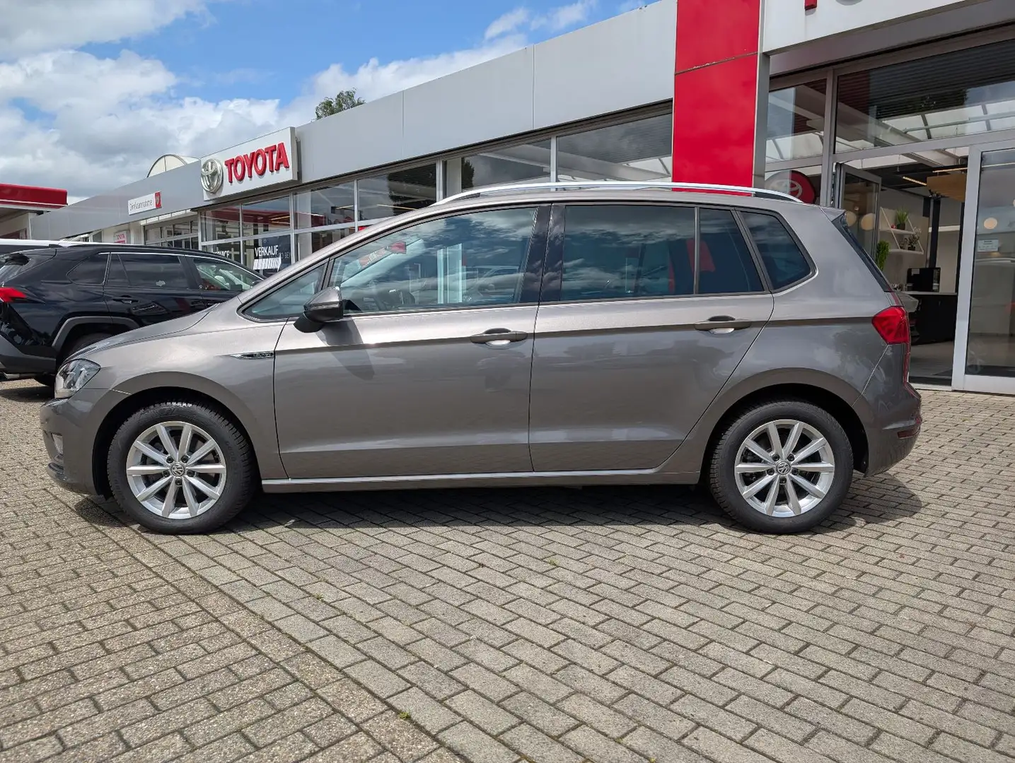 Volkswagen Golf Sportsvan 1.4 TSI 92kW DSG LOUNGE BMT *AHK* Grau - 2