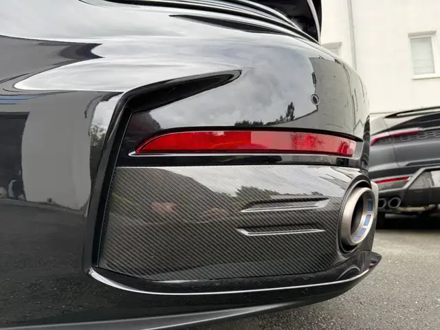 Porsche 911 view 10