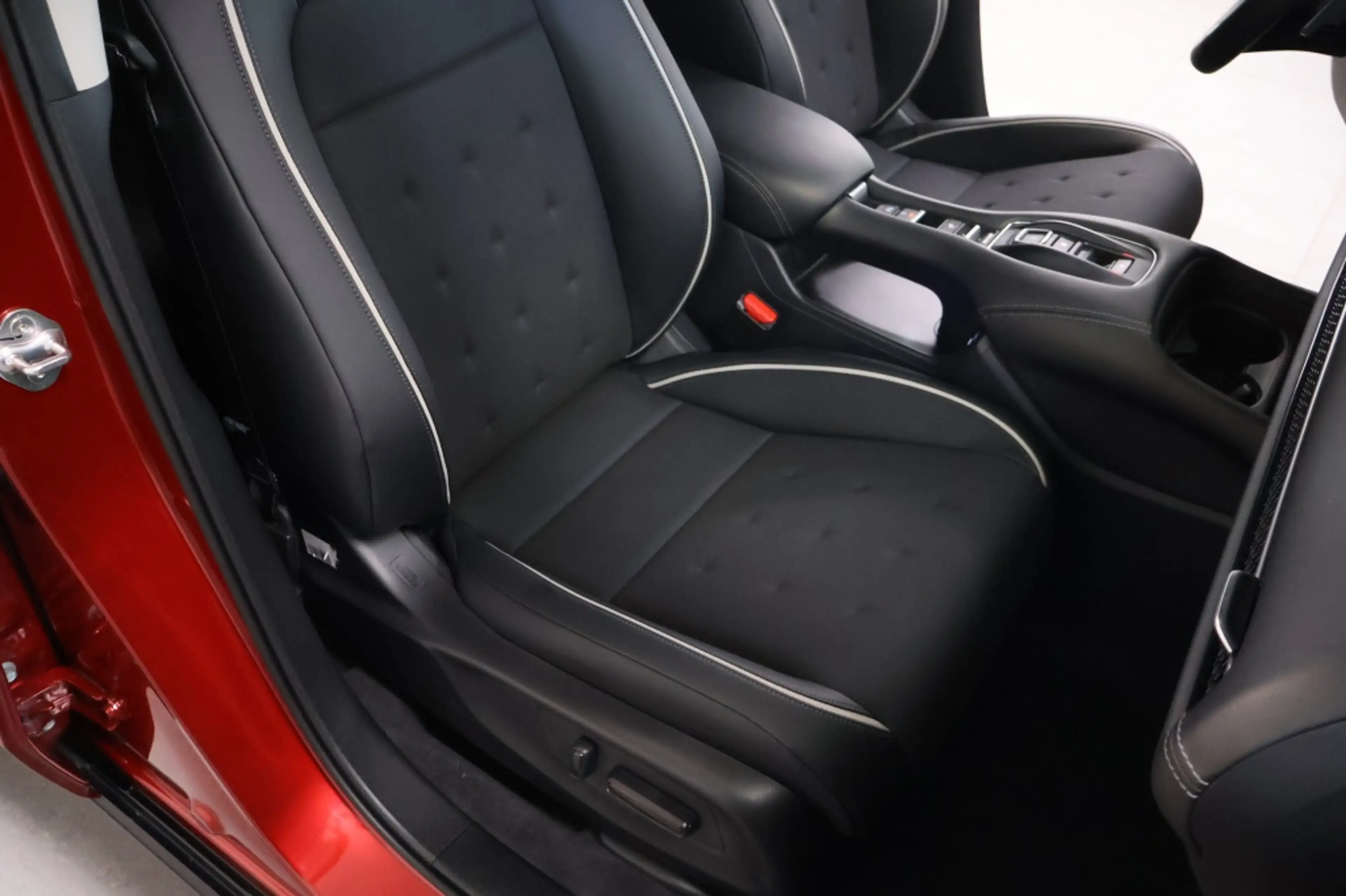 Honda ZR-V 2.0 e:HEV Sport — photo 13