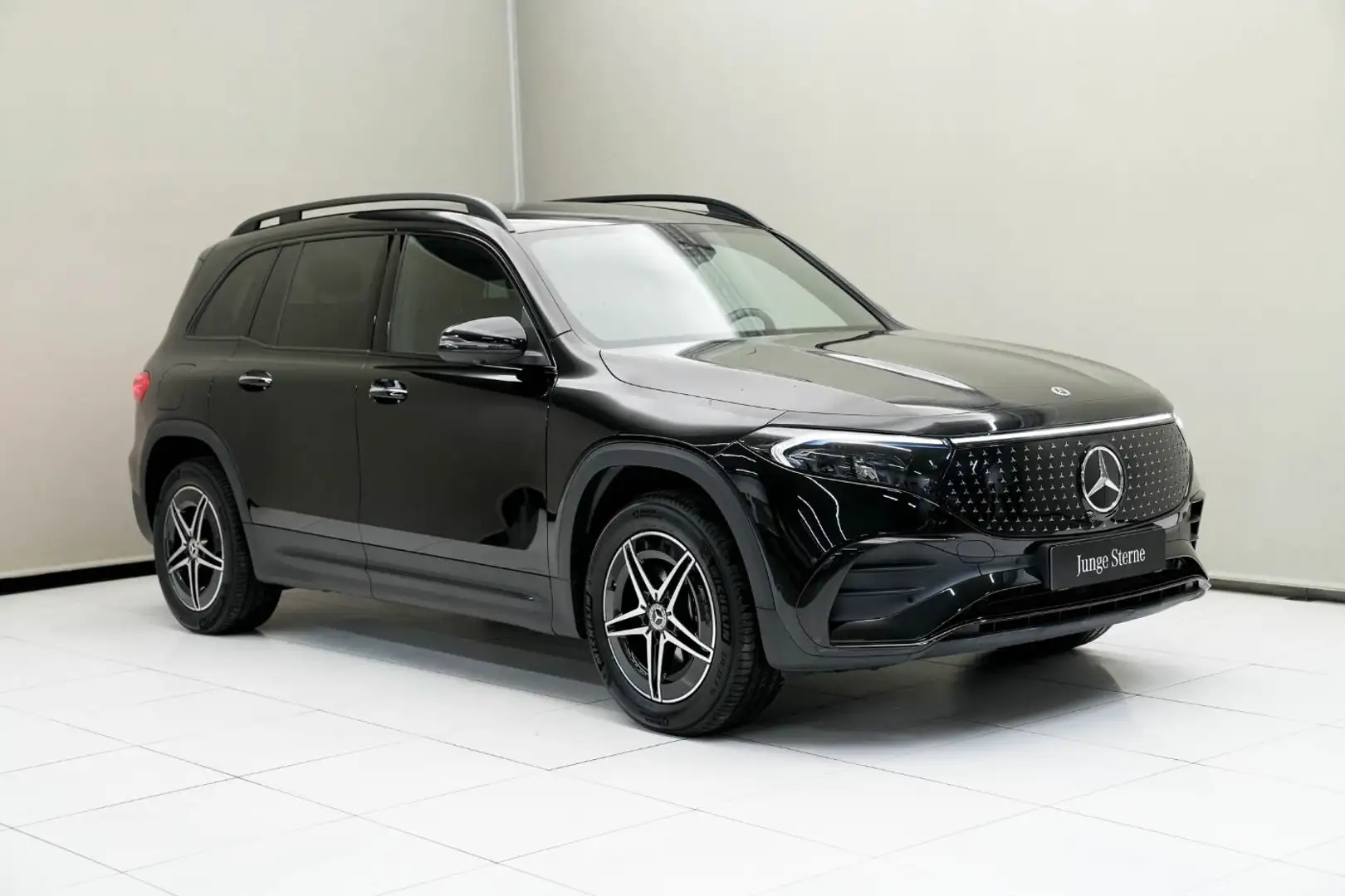 Mercedes-Benz EQB 300 4MATIC Österreich-Edition W-Paket Night Schwarz - 2
