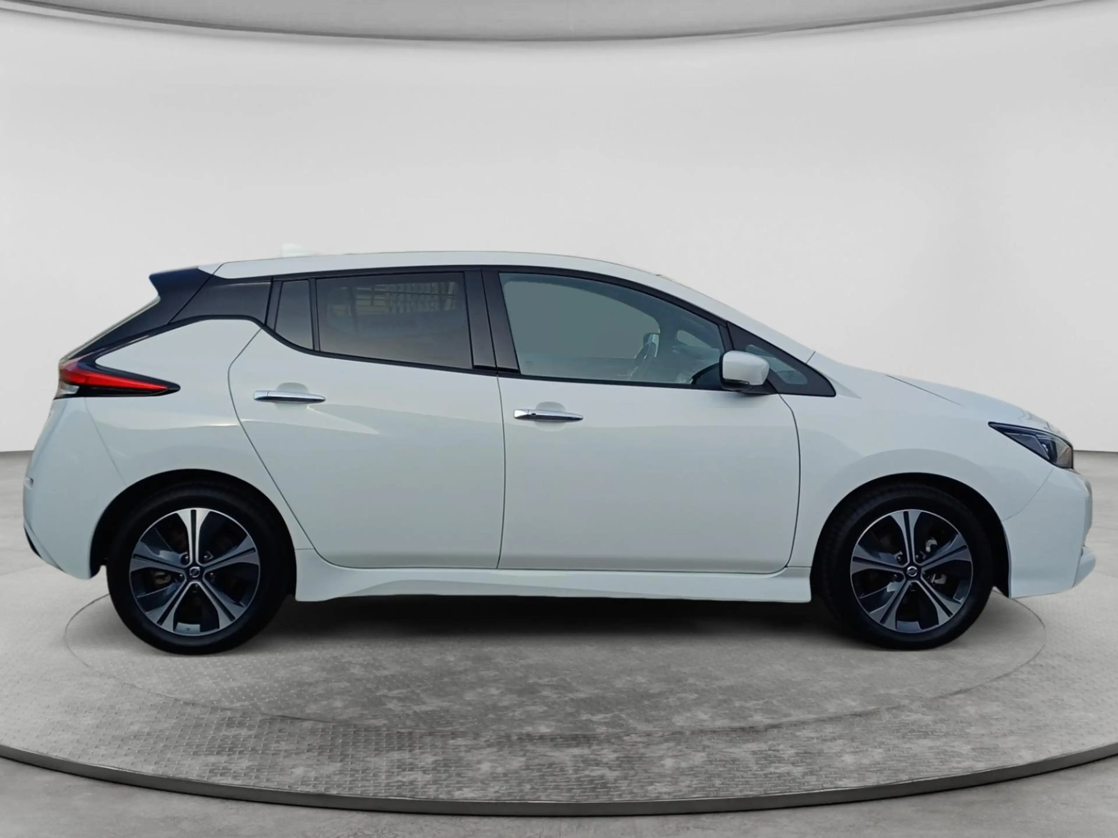 Nissan Leaf 40 kWh N-Connecta Winterpaket LED 360° — photo 6