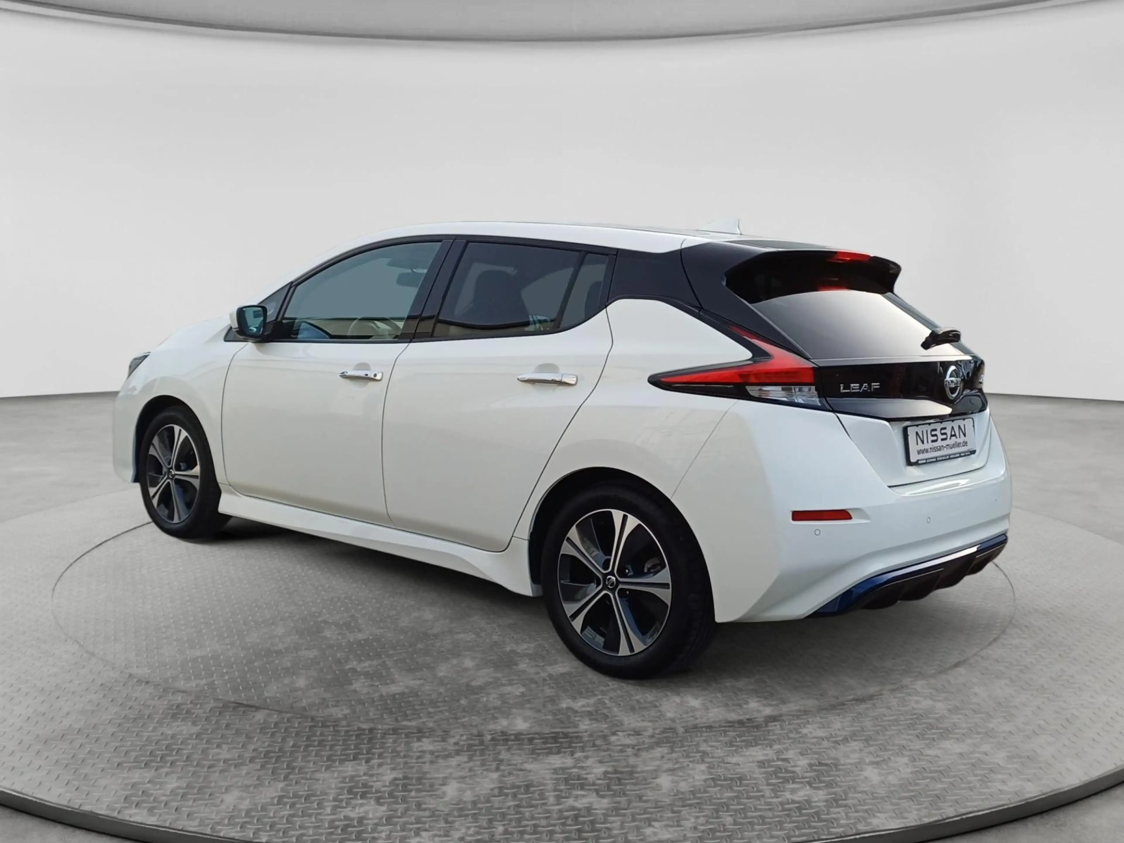 Nissan Leaf 40 kWh N-Connecta Winterpaket LED 360° — photo 3
