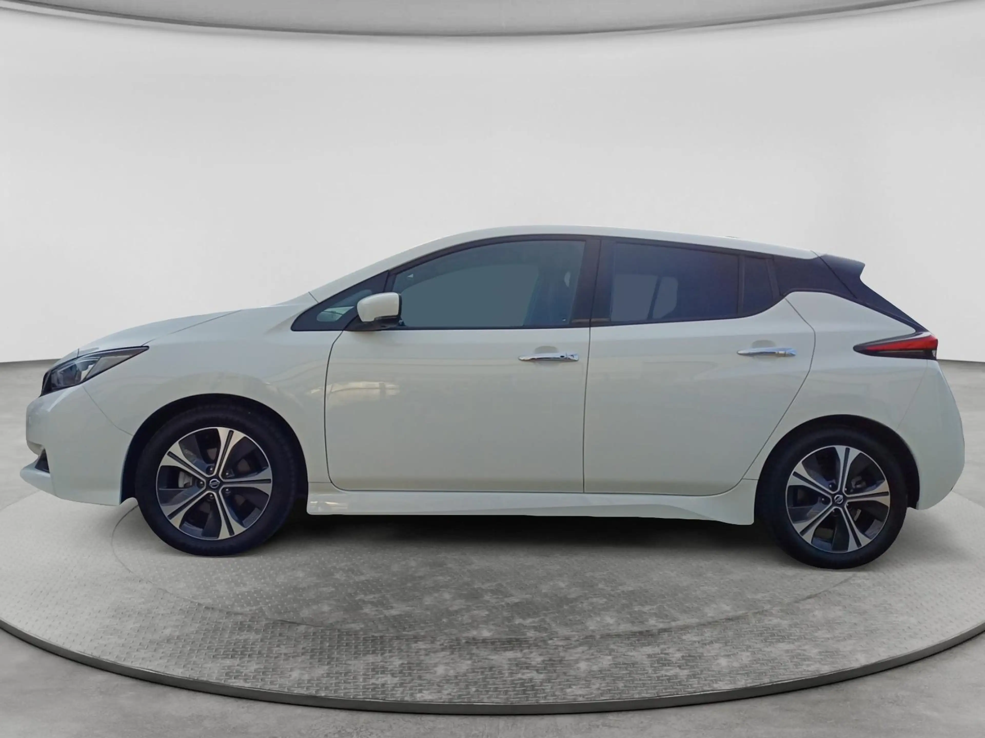 Nissan Leaf 40 kWh N-Connecta Winterpaket LED 360° — photo 2