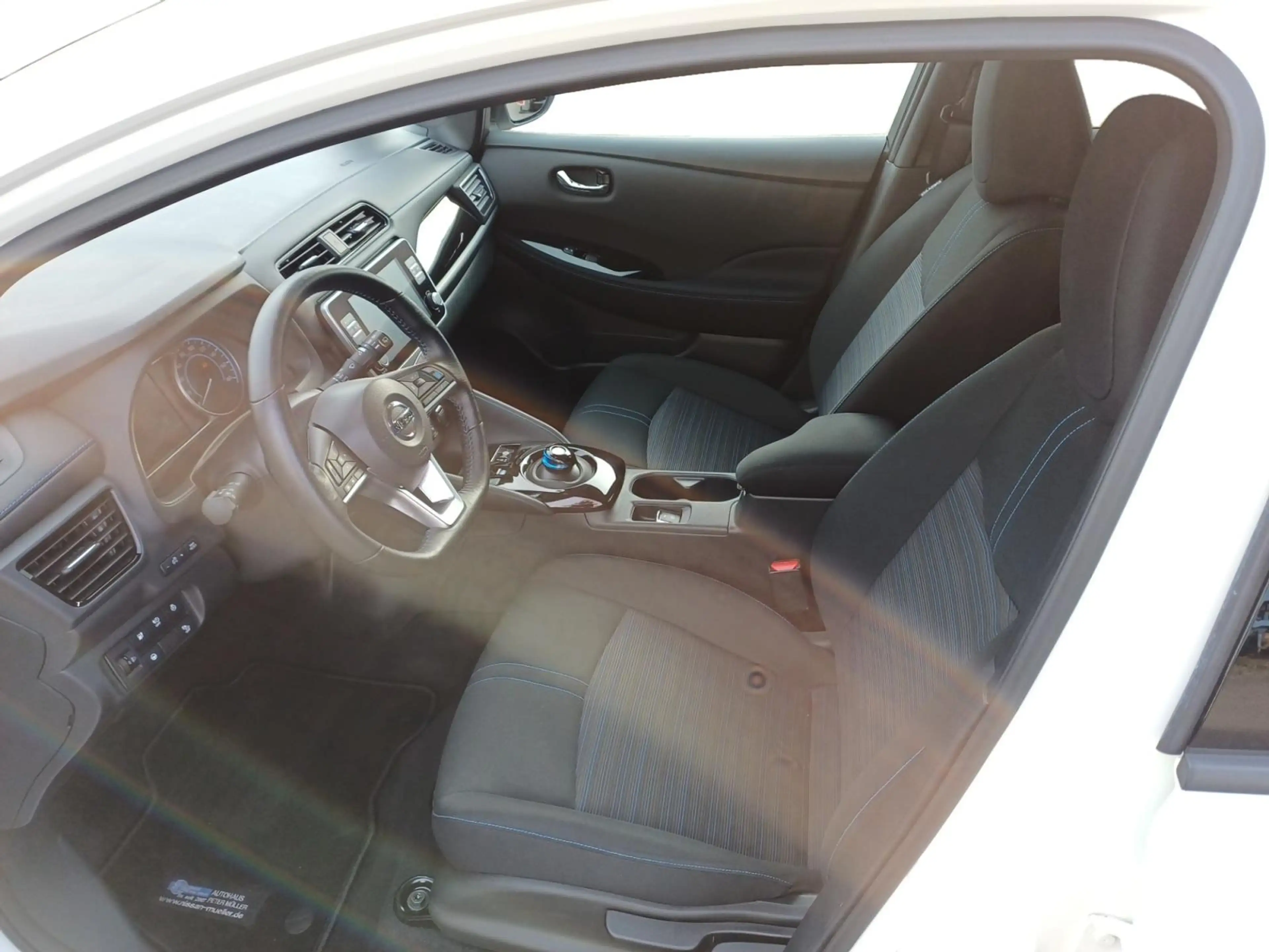 Nissan Leaf 40 kWh N-Connecta Winterpaket LED 360° — photo 11