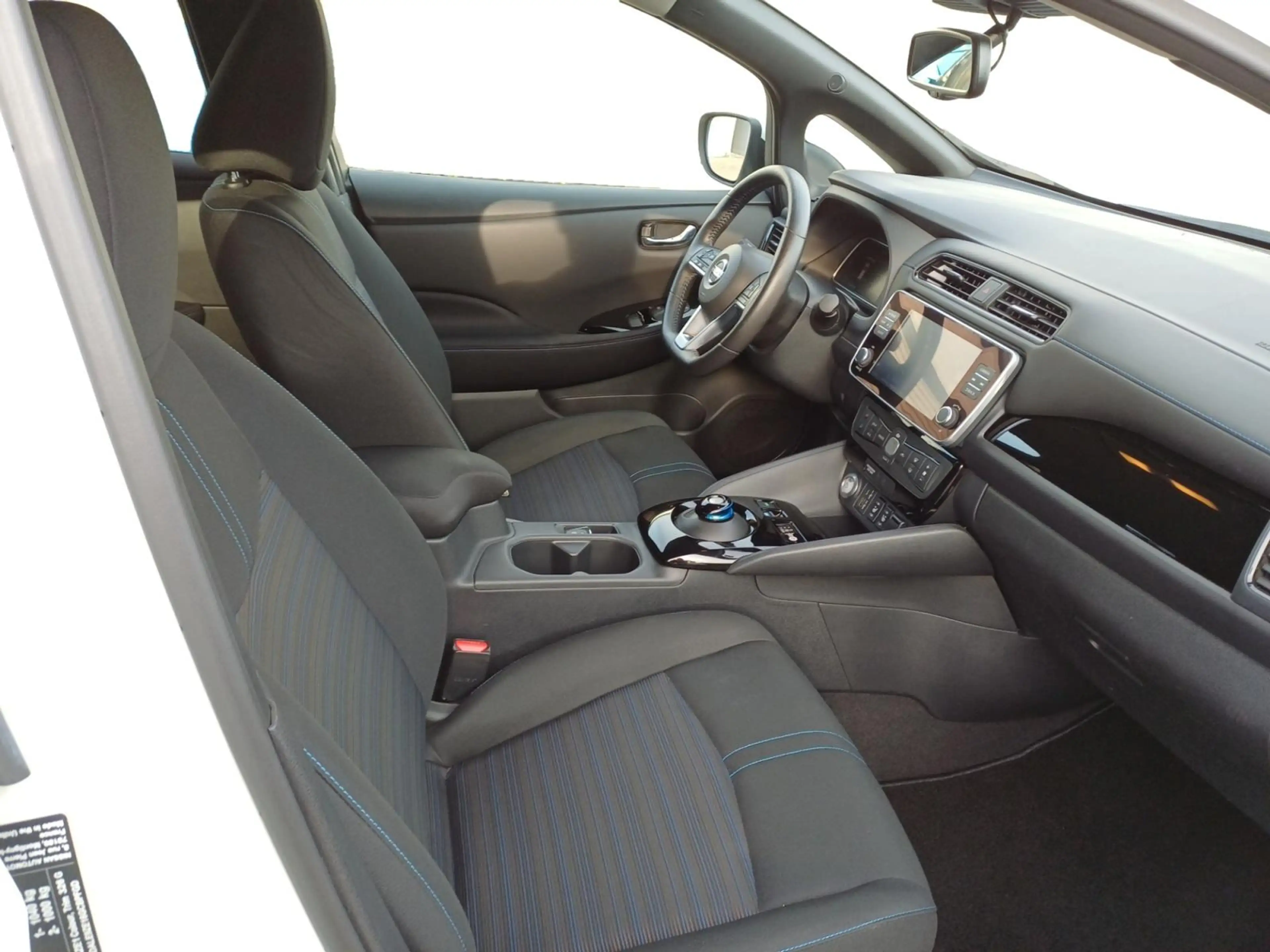 Nissan Leaf 40 kWh N-Connecta Winterpaket LED 360° — photo 13