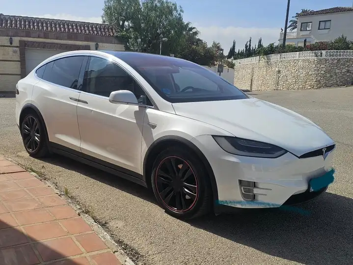 Tesla Model X 2017, foto 7