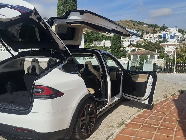 Tesla Model X 2017, foto 5