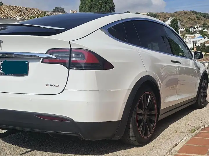 Tesla Model X 2017, foto 6